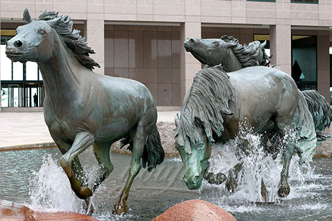 Group running bronze horse statues