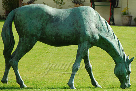 Outdoor life size bronze eating grass standing horse sculptures for garden