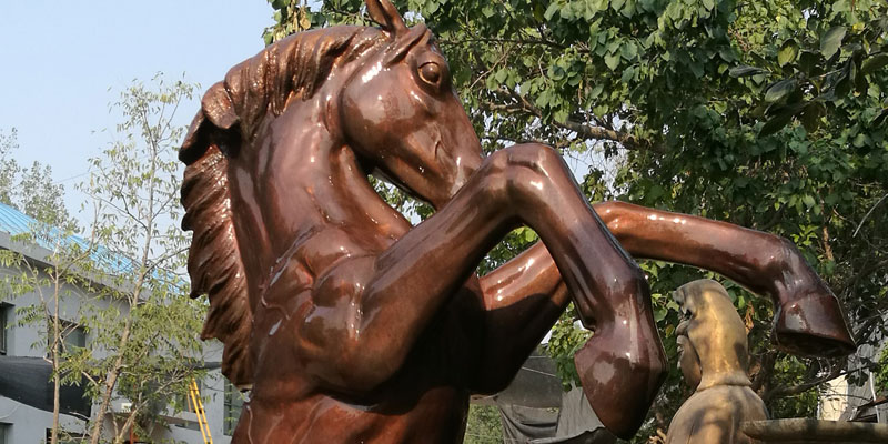 bronze horse statue outdoor